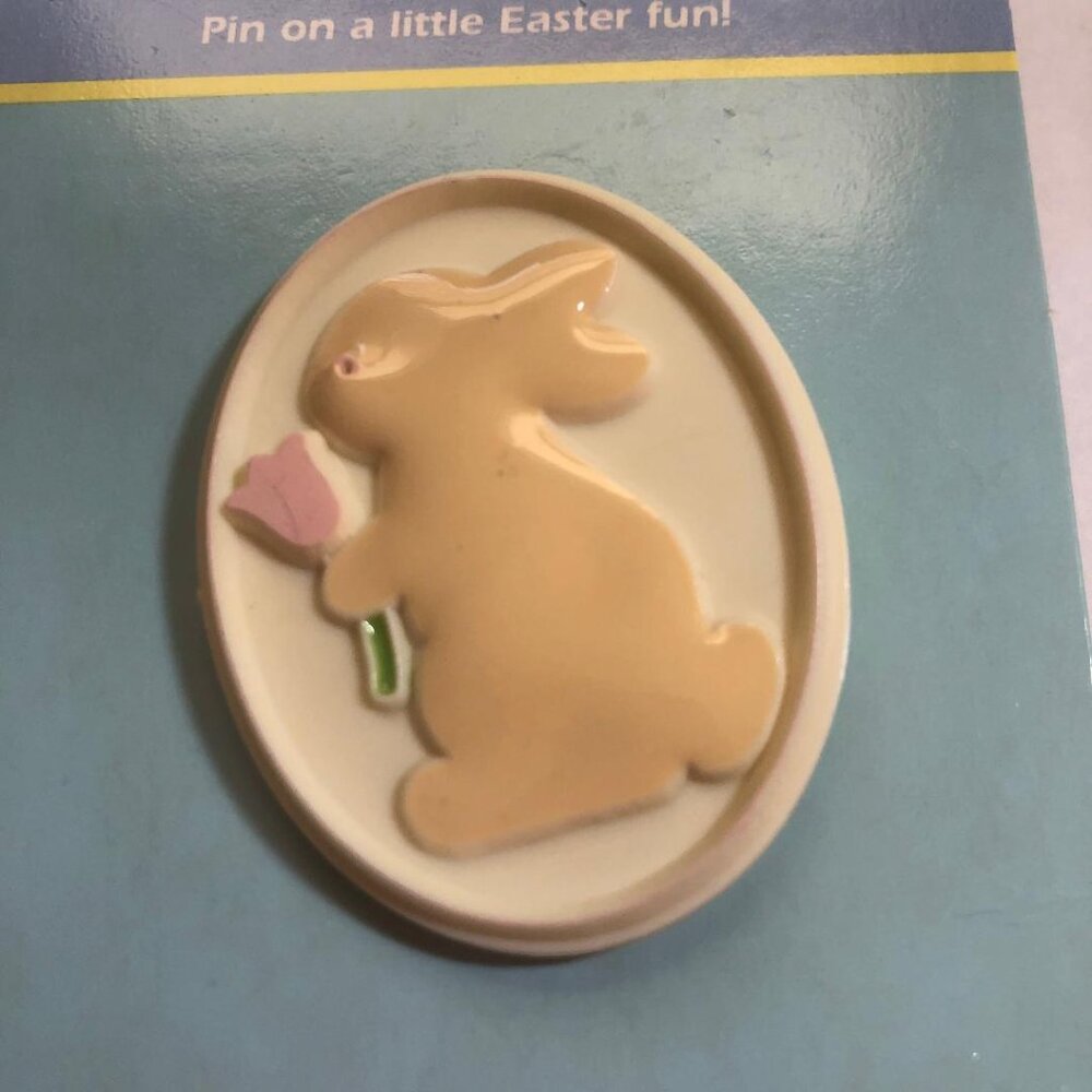 New Vintage Hallmark Lapel Pin Easter Cameo Bunny Rabbit Flower Tulip Oval